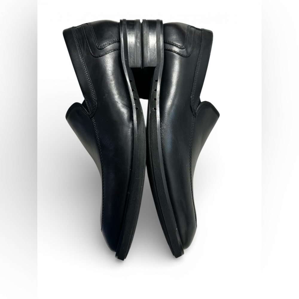 Clarks Men's Classic Black Slip-On Loafers - Picture 7 of 10